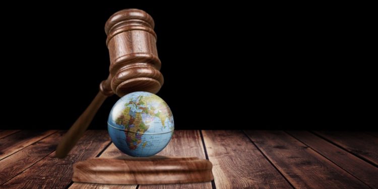 Όταν ο κόσμος γίνεται όλο και πιο χαοτικός και επικίνδυνος, είναι ακριβώς η ώρα να σχολιάσουμε και να υπερασπιστούμε τη διεθνή νομιμότητα