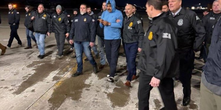 Live οι εξελίξεις: «Κουρέλι» το διεθνές δίκαιο μετά την απαγωγή Μαδούρο και την επίθεση στη Βενεζουέλα