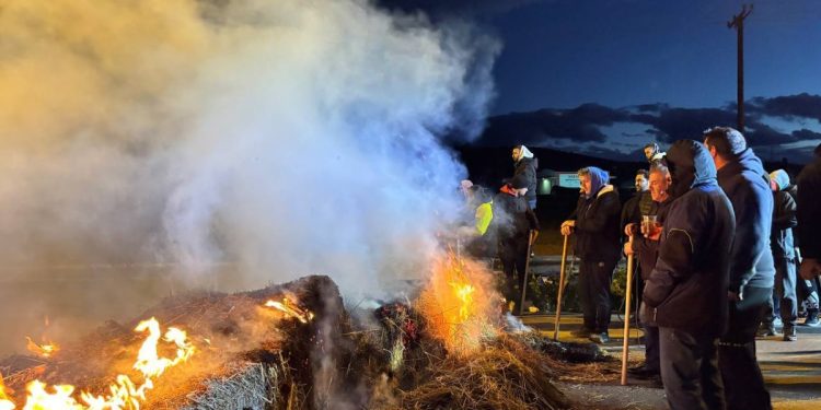 «Ναι» στον διάλογο αλλά με τα τρακτέρ στους δρόμους η απάντηση των αγροτών στην κυβέρνηση – Τι δηλώνουν στο in