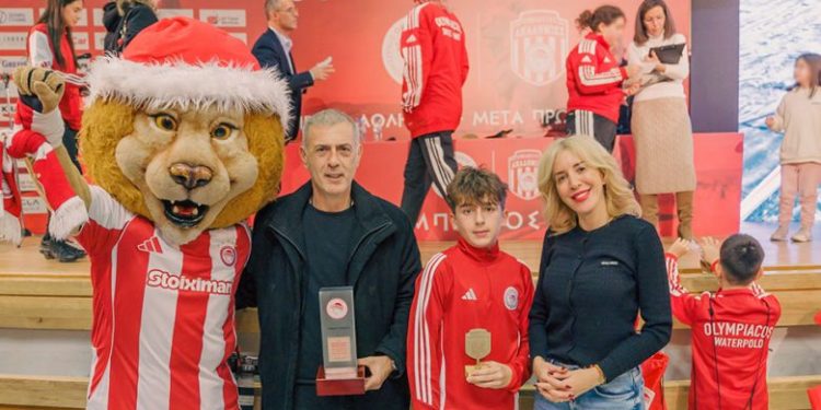 Οι Ακαδημίες του Ερασιτέχνη Ολυμπιακού τίμησαν τον Δήμαρχο Πειραιά