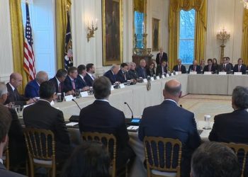 Βενεζουέλα: Ο Τραμπ πιέζει πετρελαϊκούς κολοσσούς να επιστρέψουν