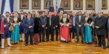 Ο Δήμαρχος Πειραιά Γιάννης Μώραλης  σε εορταστικές και συμβολικές δράσεις της πόλης