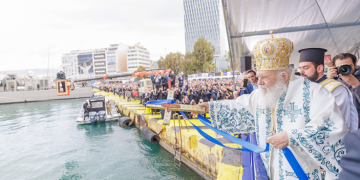 Με λαμπρότητα και κατάνυξη ο εορτασμός των Θεοφανείων στον Πειραιά