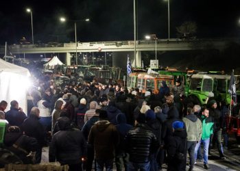 Αγρότες: Σε διάλογο με τους «πρόθυμους» πάει η κυβέρνηση μετά το «μπλόκο» της Πανελλαδικής Επιτροπής