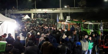 Αγρότες: Σε διάλογο με τους «πρόθυμους» πάει η κυβέρνηση μετά το «μπλόκο» της Πανελλαδικής Επιτροπής