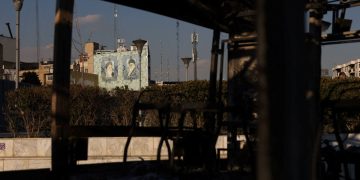 Ιράν: Σενάρια για το ενδεχόμενο κατάρρευσης του καθεστώτος – Τι μπορεί να σημάνει