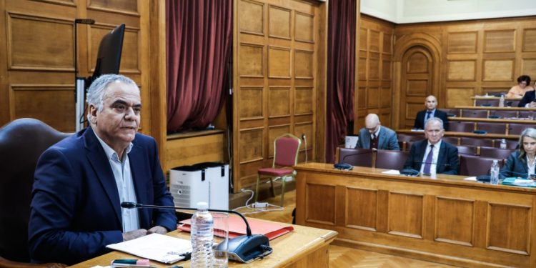 Ο τραγέλαφος συνεχίζεται στην εξεταστική: Κάλεσαν τον Σκουρλέτη- έναν μήνα υπουργό – να μιλήσει για ΟΠΕΚΕΠΕ: «Δεν θα συμβάλουμε στον ευτελισμό της επιτροπής»