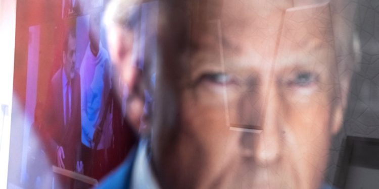 Η κατευναστική στάση απέναντι στον Τραμπ τον κάνει κάθε μέρα πιο επικίνδυνο