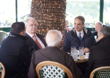 Τις… χαρές του ανακοίνωσε ο Μητσοτάκης στον πρώτο καφέ με τον Τασούλα – Παντρεύεται ο γιος του με τη Μαρία Σάκκαρη