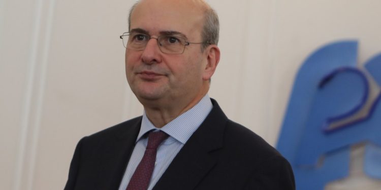 Πόλεμος ανακοινώσεων ΠΑΣΟΚ – Χατζηδάκη για τους αγρότες: «Ομολόγησε το ψέμα του»