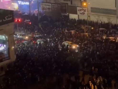 Διαδικτυακό μπλακ άουτ στο Ιράν όπου κλιμακώνεται η καταστολή – Έτοιμος να επέμβει ο Τραμπ, ανταλλάσσει απειλές με την Τεχεράνη