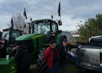 Κλιμάκωση κινητοποίησεων με 48ωρο αποκλεισμό δρόμων και τελωνείων