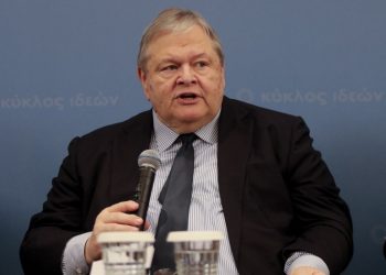 Ευάγγελος Βενιζέλος: Διπλό «χτύπημα» στην κυβέρνηση – «Σήκωσε το γάντι» και απάντησε στον Μαρινάκη