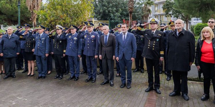 Ο Δήμος Πειραιά τίμησε τη μνήμη των 63 θυμάτων του C-130 που συνετρίβη  στο όρος Όθρυς στις 5/2/1991