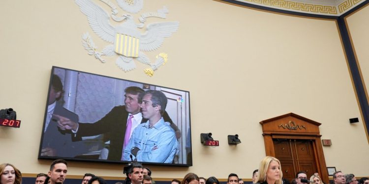 Ψέματα, business και πολιτική μόχλευση – Η υπόθεση Έπσταϊν αγγίζει την «αυλή» του Ντόναλντ Τραμπ