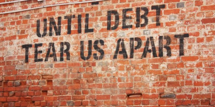 Δημόσιο χρέος: Μια ωρολογιακή βόμβα έτοιμη να εκραγεί;