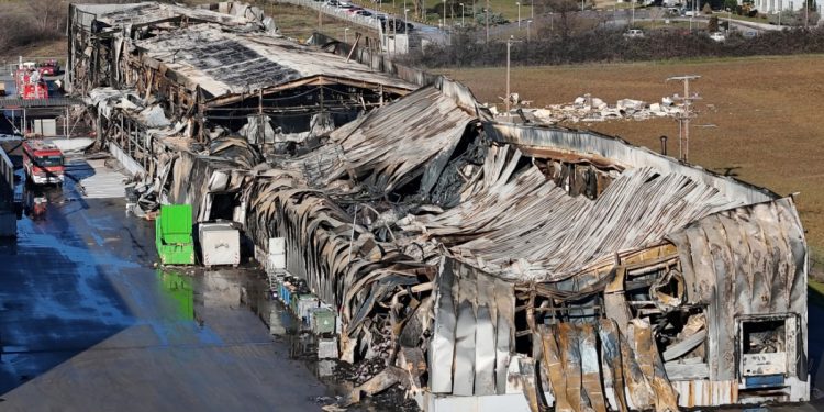 Πώς θα γίνει η επιχείρηση των ειδικών στο εργοστάσιο «Βιολάντα» για τα αίτια της φονικής έκρηξης