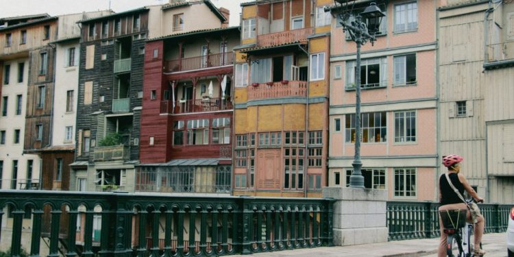 Ευρωπαϊκή μάστιγα η στεγαστική κρίση – Θηλιά τα υψηλά ενοίκια