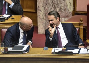 Φουντώνουν οι εσωκομματικές αντιθέσεις στη ΝΔ μετά την παρέμβαση Δένδια