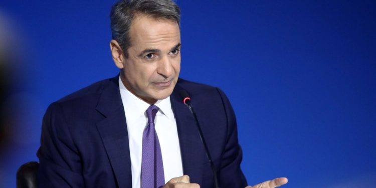 «Γαλάζια» στελέχη: Το «Μητσοτάκης ή χάος» καίει τη συνταγματική αναθεώρηση