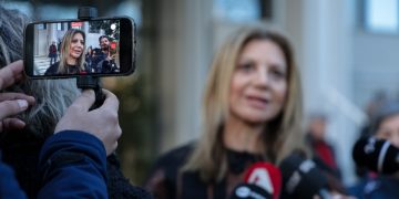 Καρυστιανού: Τέρμα δεξιά το τιμόνι αλλά με.. ευαισθησία – «Παράνομη εισβολή» βλέπει στην τραγωδία στη Χίο