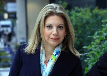 Η Καρυστιανού βάζει στο μπλέντερ του επικίνδυνου λαϊκισμού τα ελληνοτουρκικά και το Κυπριακό