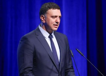 Ο Κικίλιας ενημερώνει την αρμόδια Επιτροπή της Βουλής για την τραγωδία της Χίου