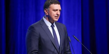 Ο Κικίλιας ενημερώνει την αρμόδια Επιτροπή της Βουλής για την τραγωδία της Χίου