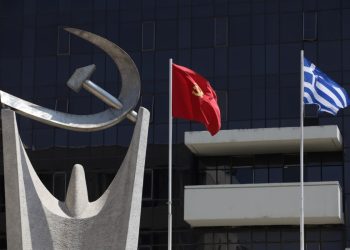 ΚΚΕ για Μητσοτάκη: Αυταπατάται αν νομίζει ότι η συνταγματική αναθεώρηση μπορεί να αποσπάσει τη συναίνεση του λαού