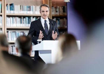 Δεν βλέπουν να βγαίνει στην κυβέρνηση η επιχείρηση αλλαγής ατζέντας «γαλάζιες» φωνές