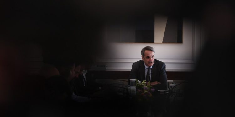 ΠΑΣΟΚ: Το να χρησιμοποιεί ως σημαία του το σύνθημα «νομιμότητα παντού» ο Μητσοτάκης, είναι το πιο σύντομο ανέκδοτο