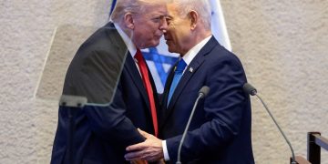 Στον Λευκό Οίκο ο Νετενιάχου για τη συνάντηση με τον Τραμπ, χωρίς παρουσία δημοσιογράφων – Τι θα ζητήσει
