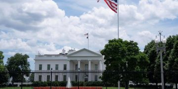 Ιράν: Ο Λευκός Οίκος υπενθυμίζει ότι ο Τραμπ έχει «πολλές επιλογές» στη διάθεσή του «πέρα από τη διπλωματία»