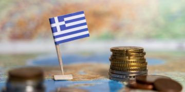 Oxford Economics: Πότε θα πάψει η Ελλάδα να είναι η πιο υπερχρεωμένη χώρα της ΕΕ;