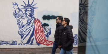 Ιράν – ΗΠΑ: Ξεκινούν στο Ομάν οι έμμεσες συνομιλίες με την Ουάσιγκτον υπό τον φόβο στρατιωτικής επίθεσης