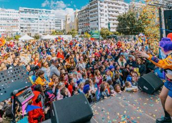 Εντυπωσιακή συμμετοχή μικρών και μεγάλων  στο ξέφρενο Αποκριάτικο Καρναβαλοπάρτι για παιδιά στην πλατεία Κοραή