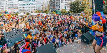 Εντυπωσιακή συμμετοχή μικρών και μεγάλων  στο ξέφρενο Αποκριάτικο Καρναβαλοπάρτι για παιδιά στην πλατεία Κοραή