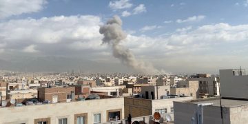 Ιράν: Επίθεση Ισραήλ και ΗΠΑ στην Τεχεράνη – «Η απάντηση θα είναι συντριπτική»