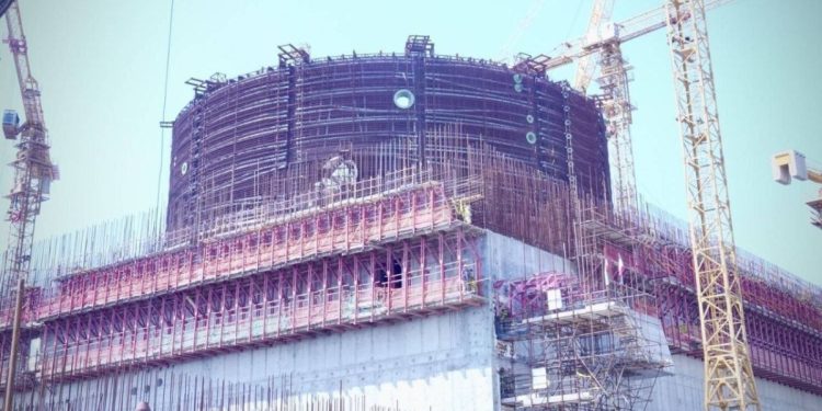 Το Ιράν δεν σκοπεύει να αφήσει τις επενδύσεις στην πυρηνική ενέργεια