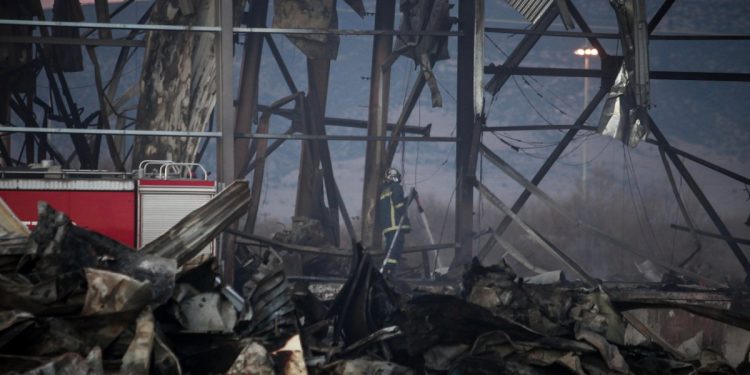 Νέες έρευνες με σκυλιά στο κατεστραμμένο εργοστάσιο της Βιολάντα