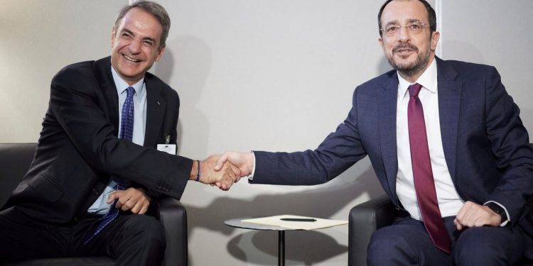 Τηλεφωνική επικοινωνία Μητσοτάκη – Χριστοδουλίδη ενόψει της συνάντησης με τον Ερντογάν