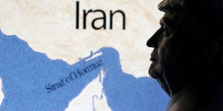 Τραμπ: Απειλεί να στείλει και δεύτερο αεροπλανοφόρο στο Ιράν, ενώ υποδέχεται τον Νετανιάχου