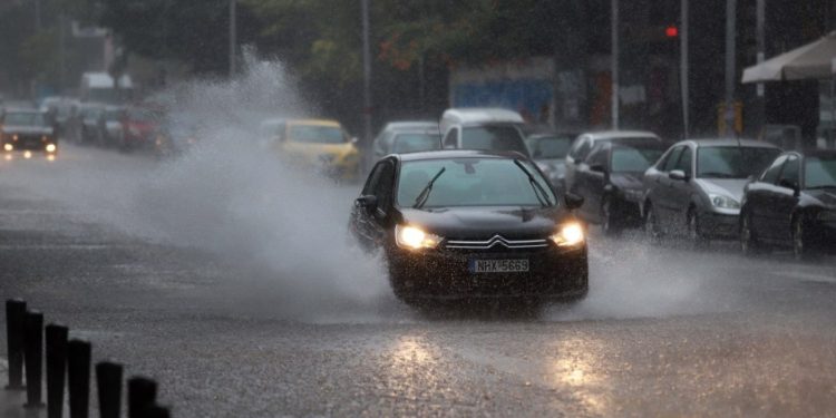 Καιρός: Έκτακτο δελτίο από την ΕΜΥ για ισχυρά φαινόμενα τις επόμενες ώρες – Καταιγίδες και χαλάζι την Τρίτη
