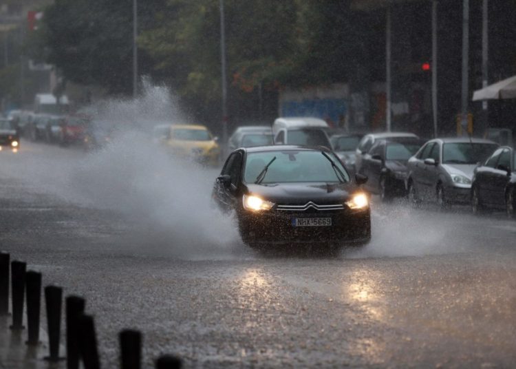 Καιρός: Έκτακτο δελτίο από την ΕΜΥ για ισχυρά φαινόμενα τις επόμενες ώρες – Καταιγίδες και χαλάζι την Τρίτη