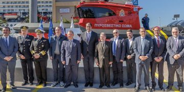 Ο Δήμαρχος Πειραιά Γιάννης Μώραλης στην παραλαβή των νέων ταχύπλοων σκαφών του Πυροσβεστικού Σώματος