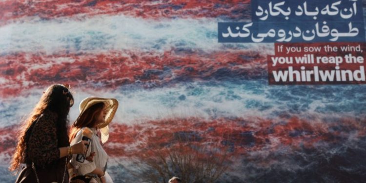 Ιράν: Με το δάχτυλο στη σκανδάλη… οι συνομιλίες στη Γενεύη – Επιπλέον όροι, κυρώσεις και απειλές από τις ΗΠΑ