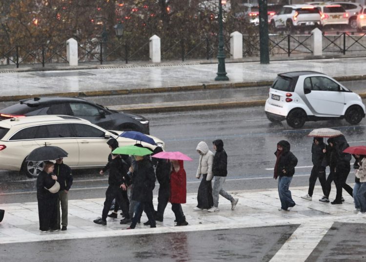 Εκτακτο δελτίο καιρού: Πορτοκαλί προειδοποίηση για ισχυρές καταιγίδες και αφρικανική σκόνη