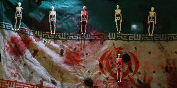 Μη με κλάψετε, γιορτάστε: Γιατί στο Ιράν θάβουν τους νεκρούς τους με χορό και τραγούδι