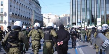 Τέμπη: 19 συλλήψεις από τις 200 προσαγωγές στη μεγάλη συγκέντρωση στο Σύνταγμα – Η ανακοίνωση της ΕΛ.ΑΣ.