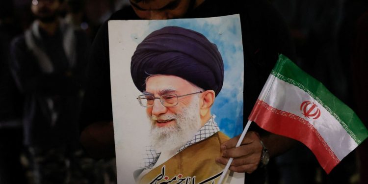 Αλί Χαμενεΐ: Ο λάτρης του Τολστόι και του Στάινμπεκ που έγινε αγιατολάχ